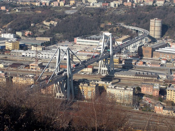 Ponte Morandi, Viadotto Morandi, Genua; eingestürzt am 14. August 2018. (Quelle: Bbruno/Wikimedia.org)