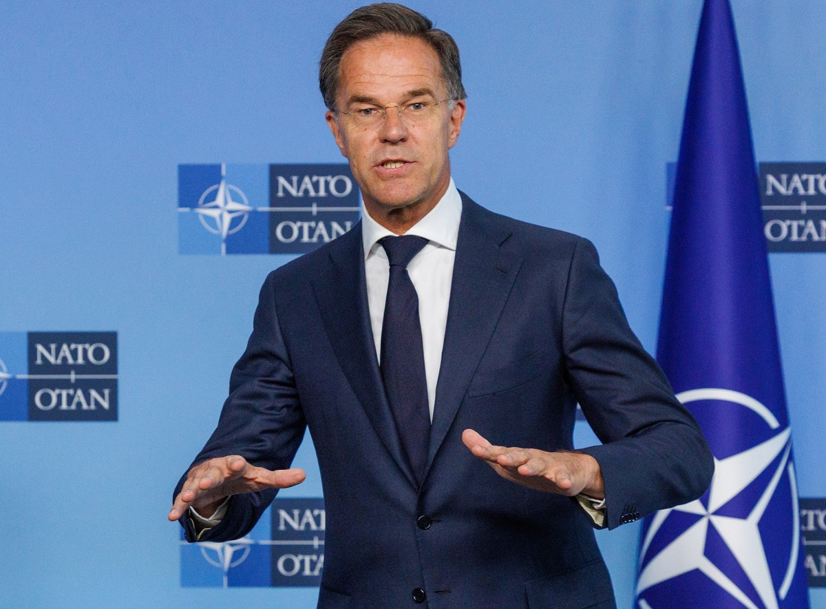 epa13194406 US Under Secretary of War for Policy Elbridge Colby (L) and NATO Secretary General Mark Rutte meet at the North Atlantic Treaty Organization (NATO) headquarters, in Brussels, Belgium, 27 A ...