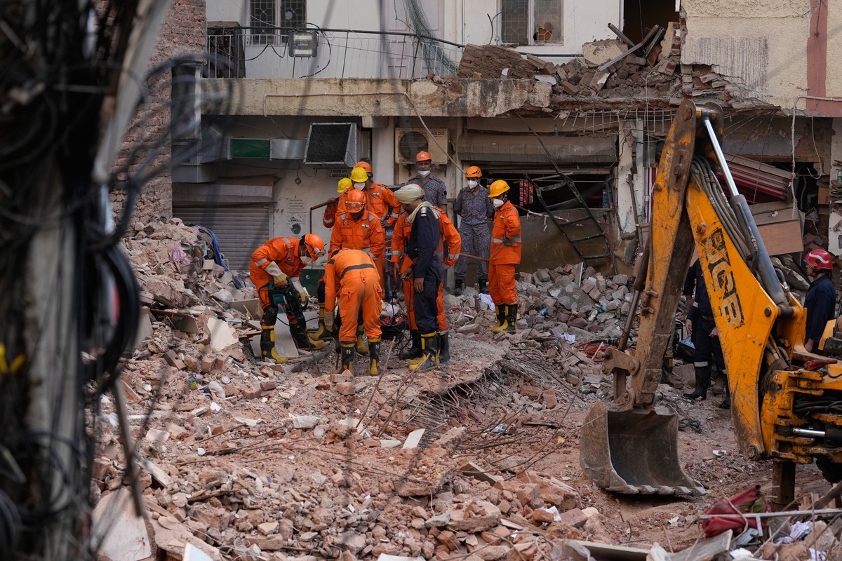 Rescue workers continue to search for people trapped under the debris of a collapsed building in New Delhi, India, Monday, Sept. 7, 2026. (AP Photo/Manish Swarup)
India Building Collapse
