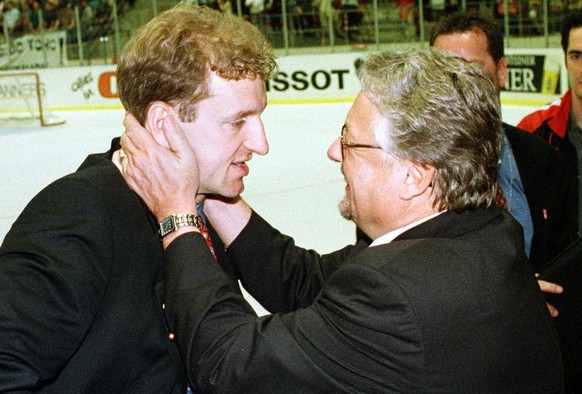 Switzerland vs. Slovakia at the Ice-Hockey World Championship in Basel (Switzerland), on Sunday, May 10, 1998. Werner Kohler, president of organizing comitee (right), congratulates swiss coach Ralph K ...