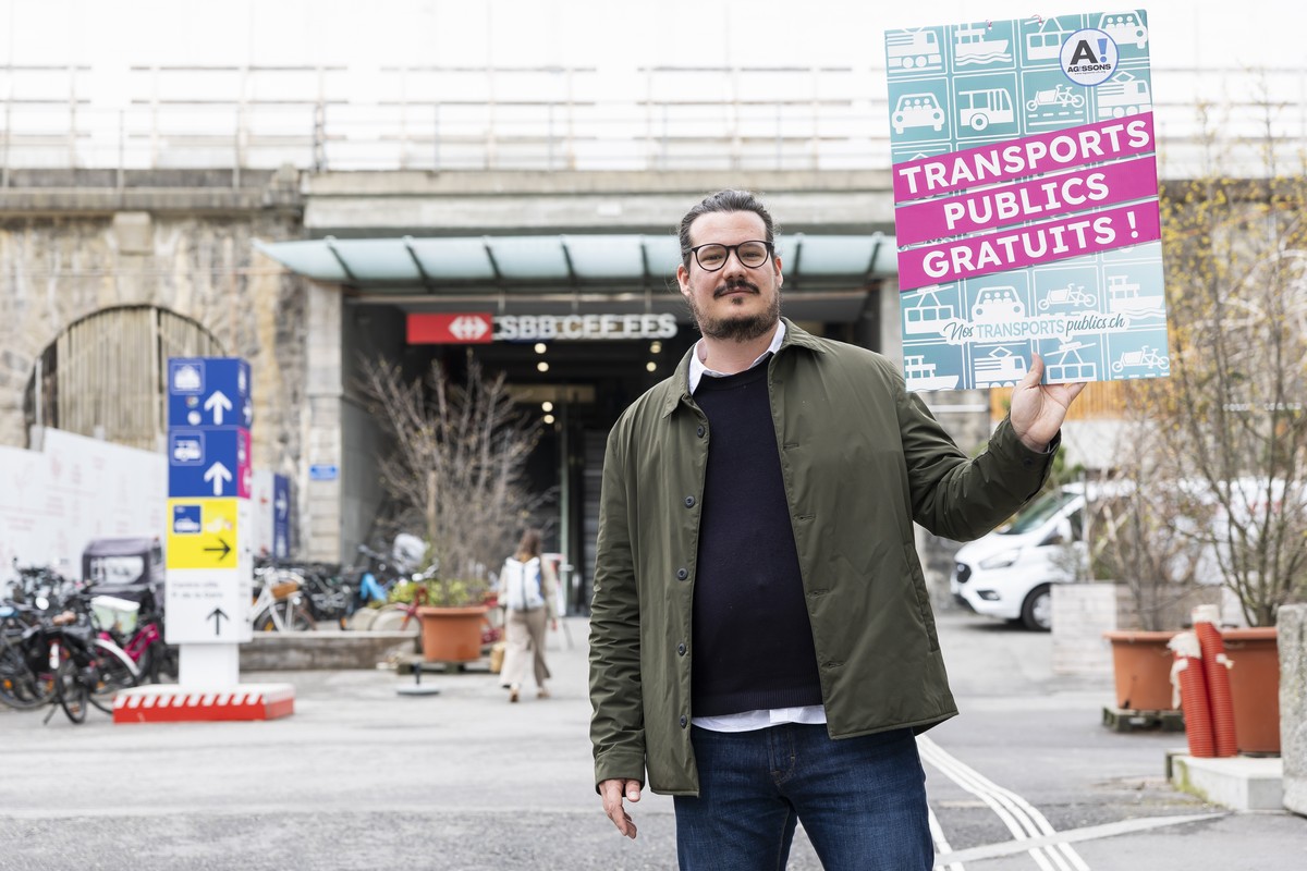 Steven Tamburini, organisateur et porte-parole d'Agissons!, pose pour le photographe apres une conference de presse du mouvement Agissons! afin de presenter un projet d'initiative federale & ...