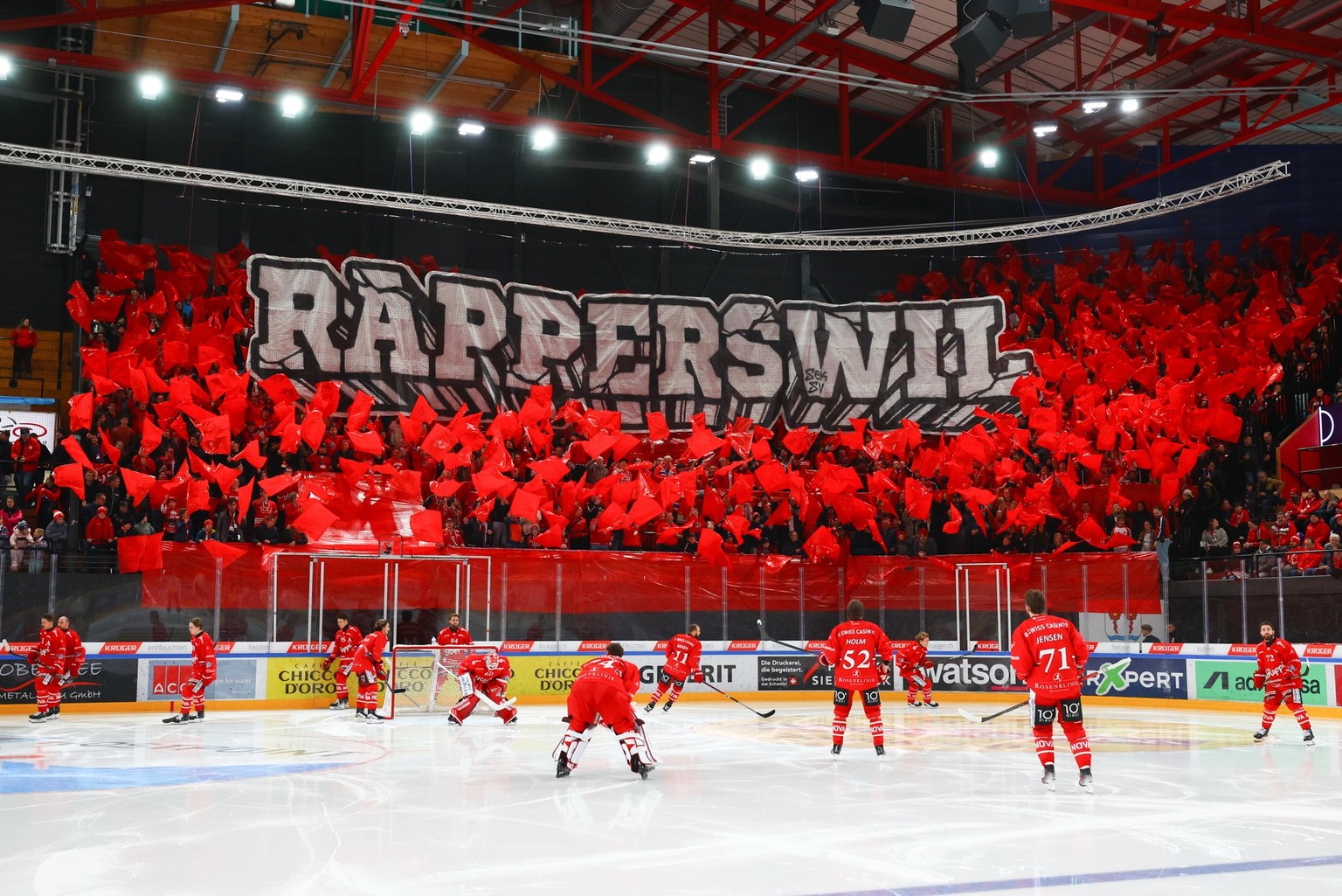 Choreo der SCRJ Fans vor dem Play-In Spiel der National League zwischen den SC Rapperswil-Jona Lakers und dem HC Ambri-Piotta, am Donnerstag, 06. Maerz 2025, in der St. Galler Kantonalbank Arena Rappe ...