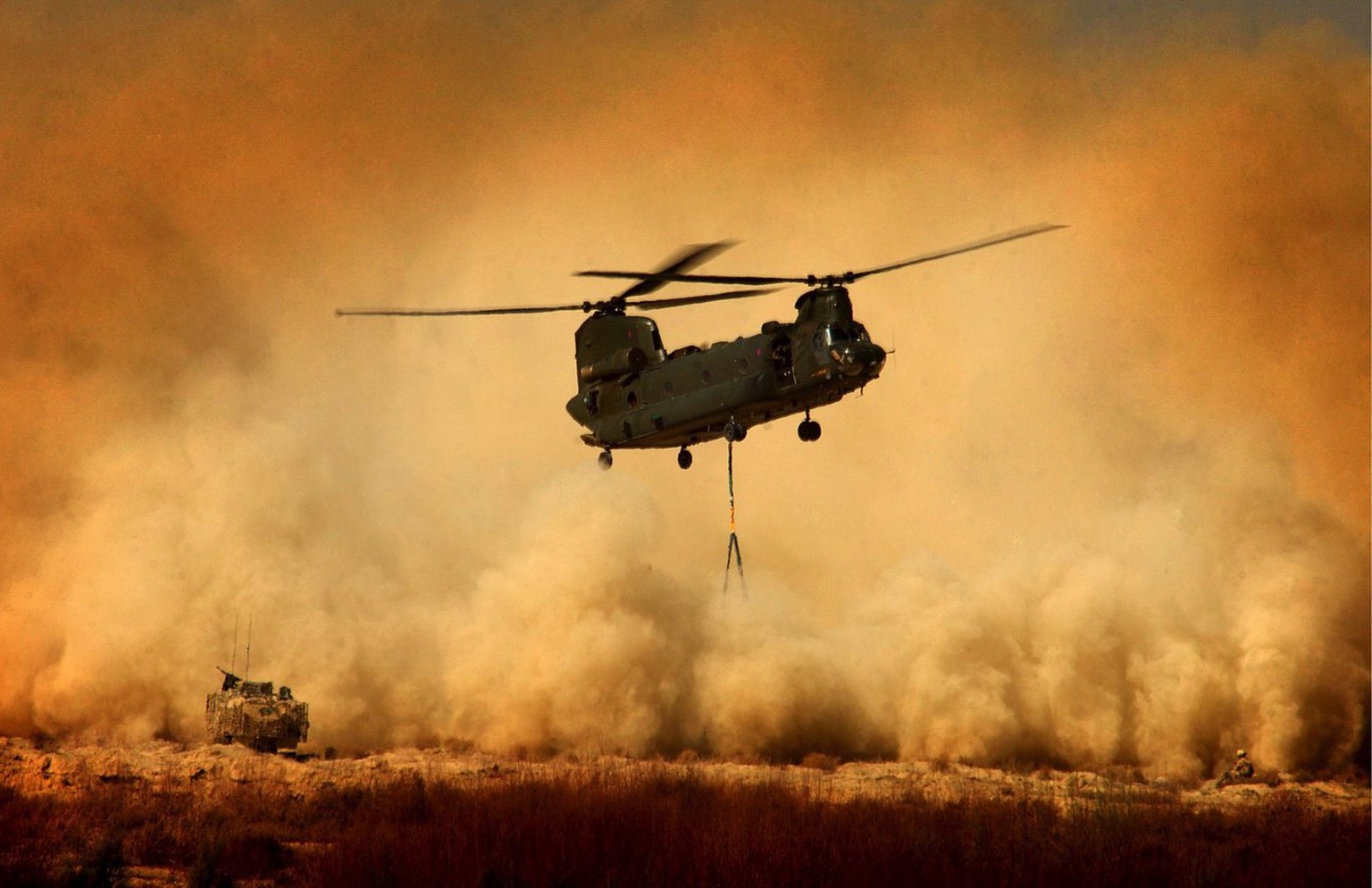 epa00936820 Handout picture released on Monday, 19 February 2007, shows a Royal Air Force CH47 Chinook Helicopter re-supplies Patrol Base Delhi prior to Op Glacier 4. Images captured are from Operatio ...