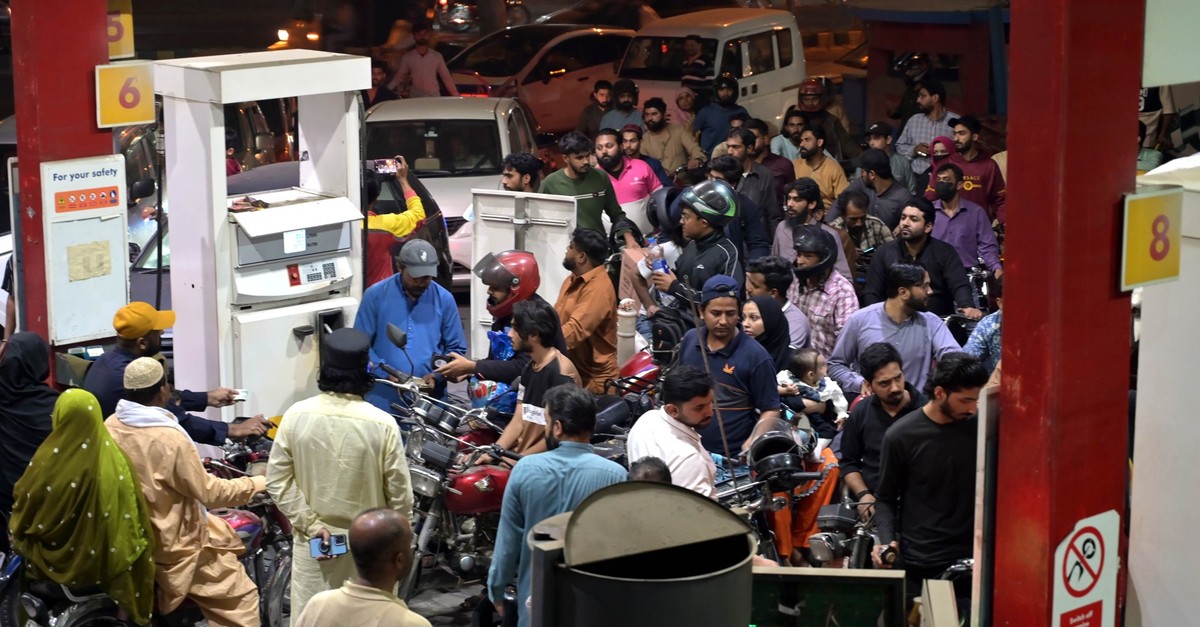 Von «bitte, bitte, bitte» bis zu Preisdeckeln: So reagiert die Welt auf das teure Öl