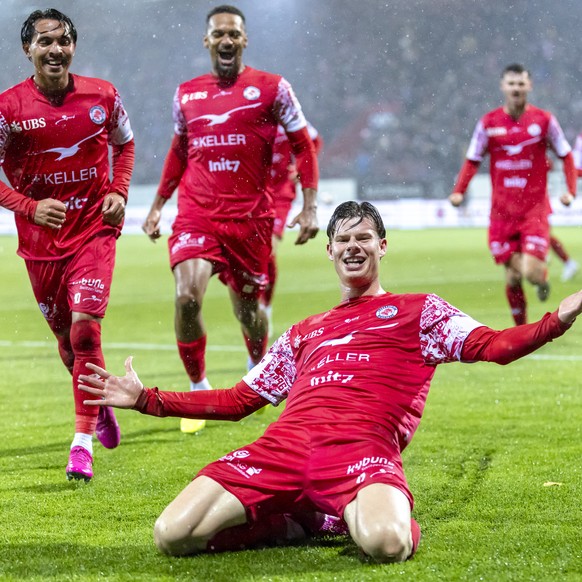 Andrin Hunziker (FCW) jubelt nach seine Tor zum 1:0 im Fussball Meisterschaftsspiel der Swiss Super League zwischen FC Winterthur und dem FC Luzern am Samstag, 25. Oktober 2025 im Stadion Schuetzenwie ...