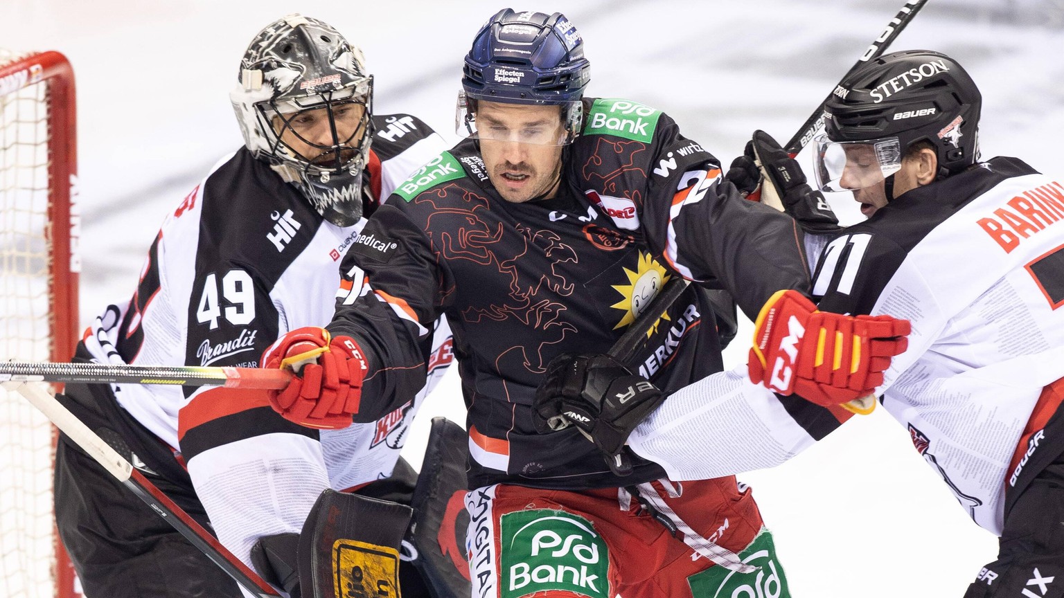 IMAGO / Beautiful Sports

PENNY DEL; Duesseldorfer EG - Koelner Haie ; Duesseldorf, 05.11.2021 Justin Pogge (Koelner Haie, 49); Marcel Barinka (Koelner Haie, 71); Brendan O Donnell (Duesseldorfer EG,  ...