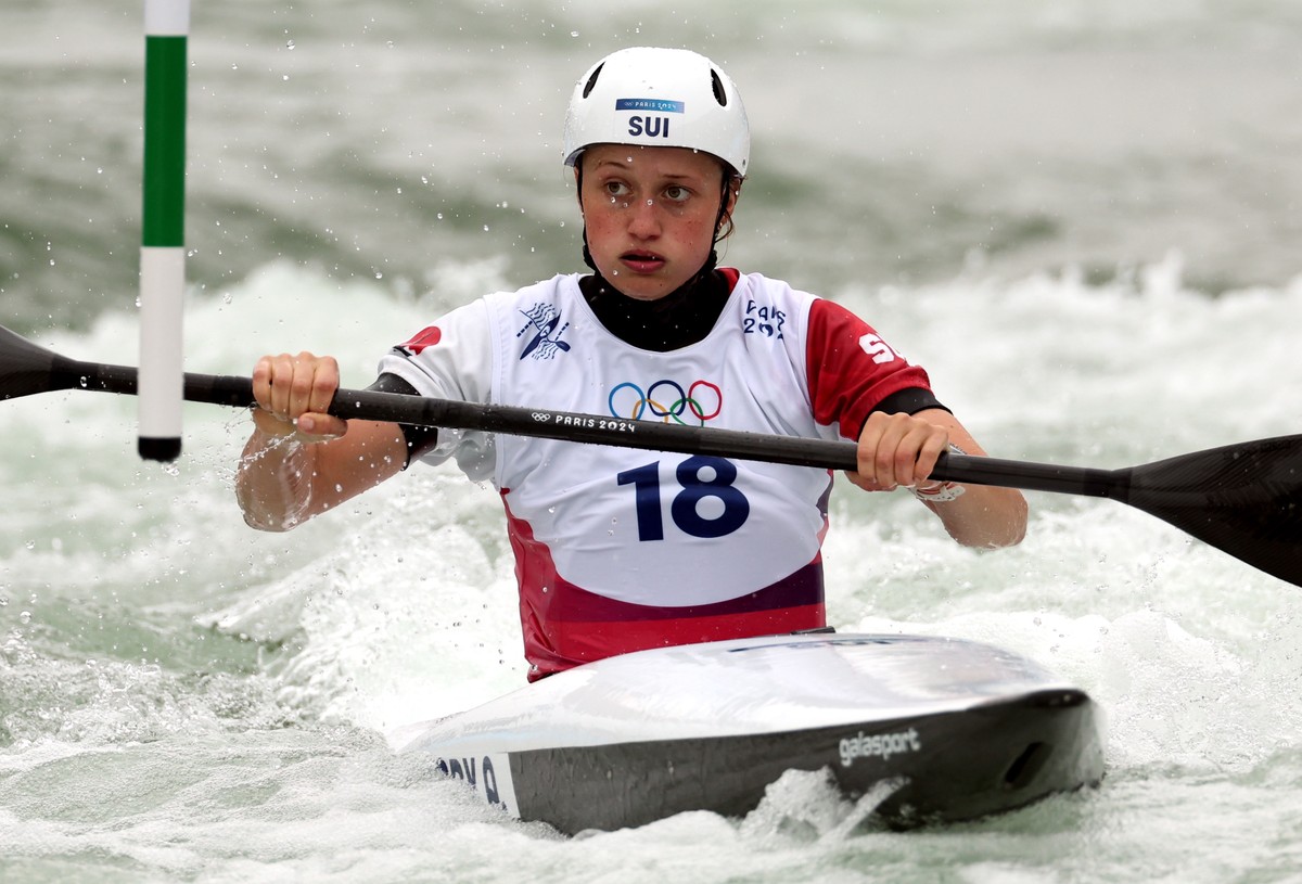 epa11500297 Alena Marx of Switzerland in action during the Women's Kayak Single of the Canoeing Slalom competitions in the Paris 2024 Olympic Games at the Vaires-sur-Marne Nautical Stadium, in Va ...