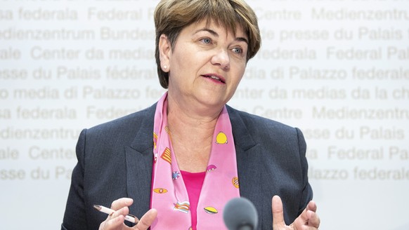 Bundesraetin Viola Amherd aeussert sich an einer Medienkonferenz zur Entflechtung und Weiterentwicklung des Ruestungskonzern RUAG, am Montag, 18. Maerz 2019, in Bern. (KEYSTONE/Peter Schneider)