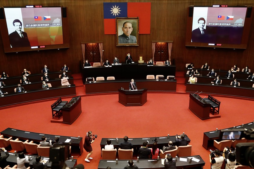 epa08638369 Czech Republic Senate President Milos Vystrcil (C) delivers his speech inside the Legislative Yuan chamber in Taipei, Taiwan, 01 September 2020. Vystrcil led an 89-member delegation to Tai ...