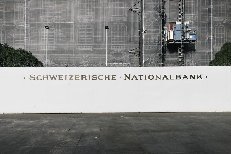 ARCHIVBILD ZU JAHRESERGEBNIS 2016 DER SCHWEIZERISCHEN NATIONALBANK SNB -- Construction work at the Swiss National Bank (SNB) on the Bundsplatz in Bern, Switzerland, on May 22, 2016. (KEYSTONE/Christia ...
