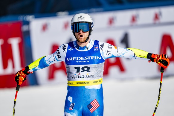 epa11880355 Ryan Cochran-Siegle of USA gestures in the finish area during the Men&#039;s Super G race at the FIS Alpine Skiing World Championships in Saalbach Hinterglemm, Austria, 07 February 2025. E ...