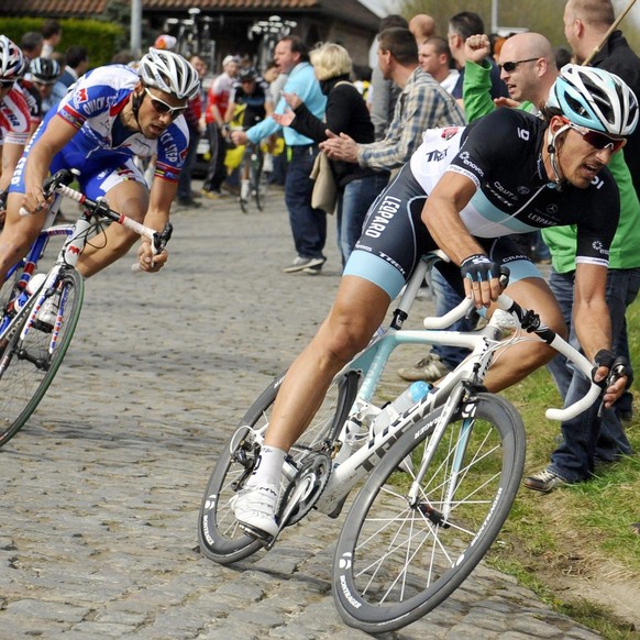 epa02667582 (L-R) Italian Filippo Pozzato of Katusha Team, Belgian Tom Boonen of team Quick Step and Swiss Fabian Cancellara of team Leopard - Trek in action during the 95th edition of the &#039;Ronde ...