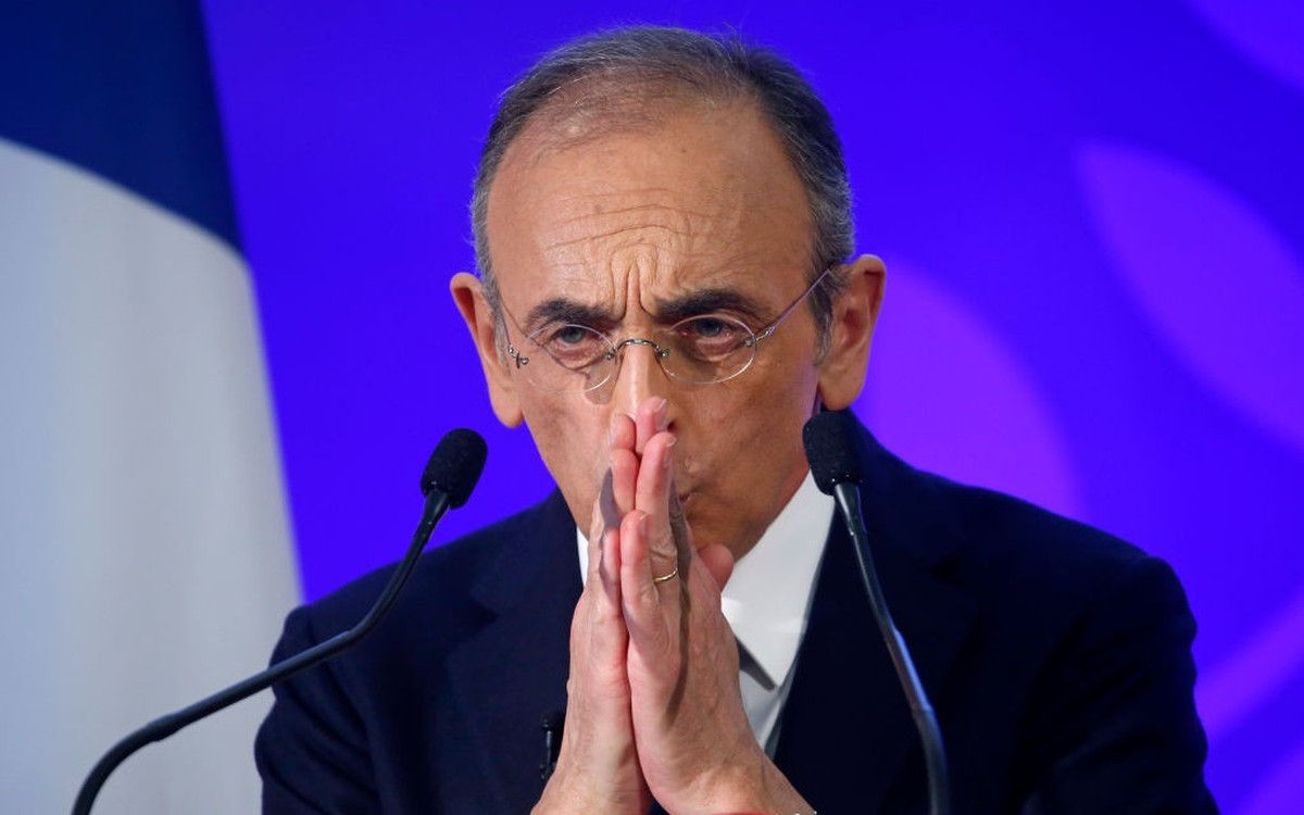 PARIS, FRANCE - MARCH 23: Leader of the French far-right party "Reconquete!", media pundit and candidate for the 2022 presidential election Eric Zemmour presents his political program during ...