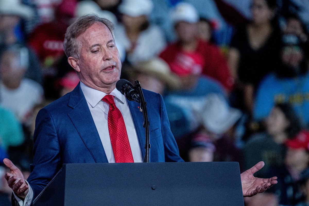 epa13335766 Texas Attorney General Ken Paxton gives a speech during a midterm election rally for his Republican Senate campaign in Corpus Christi, Texas, USA, 27 October 2026. President Trump is campa ...