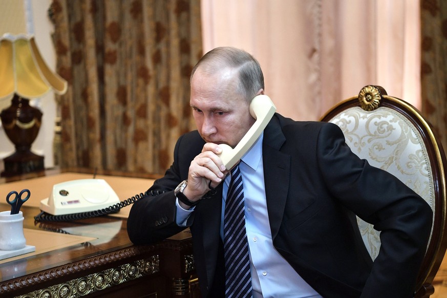 epa05820294 Russian President Vladimir Putin speaks by phone with Turkmenistan&#039;s President Gurbanguly Berdimuhamedov during a meeting with Tajik President Emomali Rahmon (not pictured) in Dushanb ...