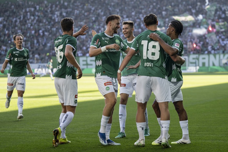 St. Gallen bejubelt das 1-0 durch Alessandro Vogt (SG) im Fussball Meisterschaftsspiel der Swiss Super League zwischen dem FC St. Gallen (St. Gallen) und dem FC Winterthur (FCW), am Samstag, 9. August ...