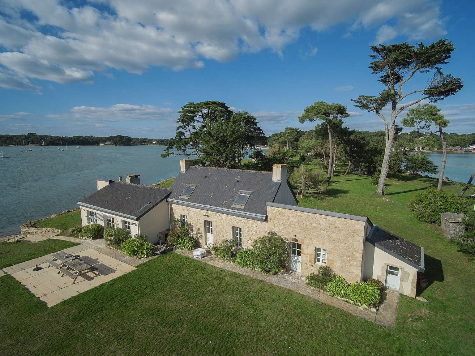 île cuhan insel bretagne frankreich wohnen reisen https://www.privateislandsonline.com/europe/france/cuhan-island