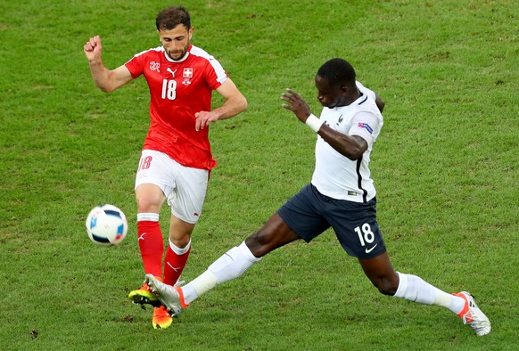 France&#039;s Moussa Sissoko fights for the ball against Switzerland&#039;s Admir Mehmedi during the Euro 2016 Group A soccer match between Switzerland and France at the Pierre Mauroy stadium in Ville ...