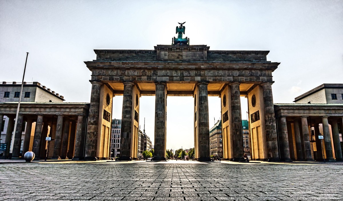 Platz : Berlin, Deutschland

https://pixabay.com/de/architektur-brandenburger-tor-berlin-3171308/