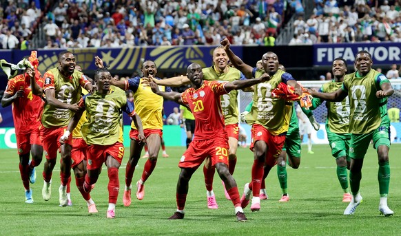 epa13069975 Yoane Wissa of Congo (C) celebrates with teammates after scoring the 3-1 lead during the FIFA World Cup 2026 group stage match Congo DR against Uzbekistan, in Atlanta, USA, 27 June 2026. E ...