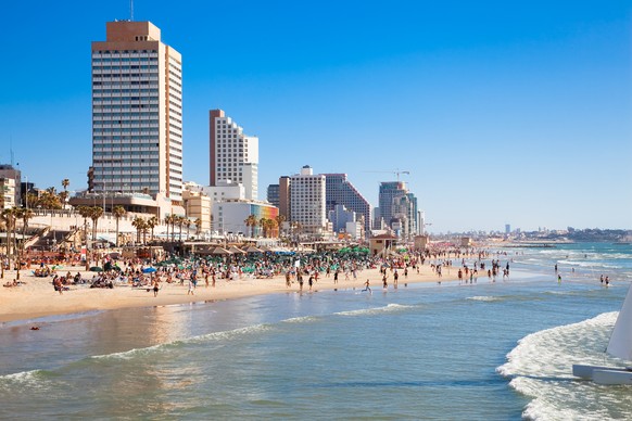 tel aviv strand israel mittelmeer schwimmen shutterstock