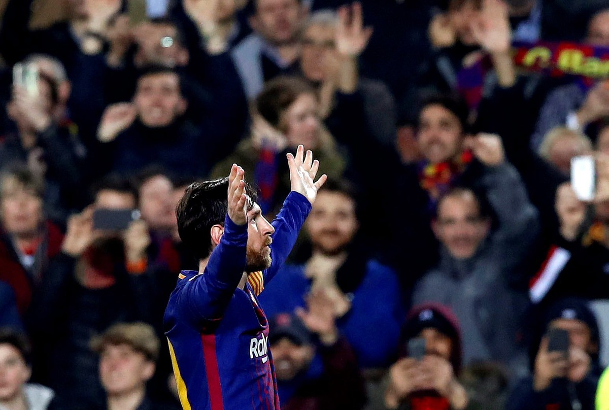 epa06604585 FC Barcelona's Lionel Messi reactsduring the UEFA Champions League Round of 16, second leg soccer match between FC Barcelona and Chelsea FC at Nou Camp stadium in Barcelona, Spain, 14 ...