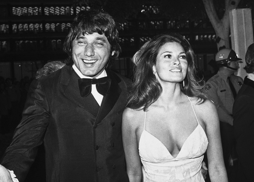 FILE - New York Jets football player Joe Namath arrives with actress Raquel Welch to the 44th annual Academy Awards ceremony in Los Angeles on April 10, 1972. Welch, whose emergence from the sea in a  ...