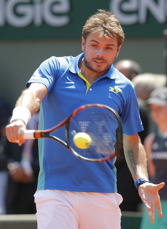 CORRECTS NATIONALITY OF WAWRINKA&#039;S OPPONENT Switzerland&#039;s Stan Wawrinka returns the ball to Ukraine&#039;s Alexandr Dolgopolov during their second round match of the French Open tennis tourn ...