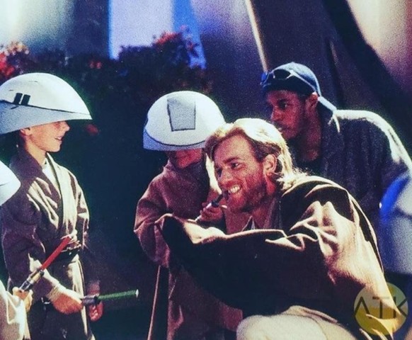 Ewan McGregor with Younglings on the set of ATTACK OF THE CLONES.

https://www.reddit.com/r/Moviesinthemaking/comments/xv5e1n/ewan_mcgregor_with_younglings_on_the_set_of/