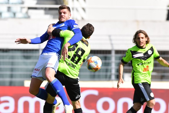 Lugano&#039;s player Fulvio Silmoni right, fight for the ball with Luzern&#039;s player Pascal Schuerpf left, during the Super League soccer match FC Lugano against FC Luzern, at the Cornaredo stadium ...
