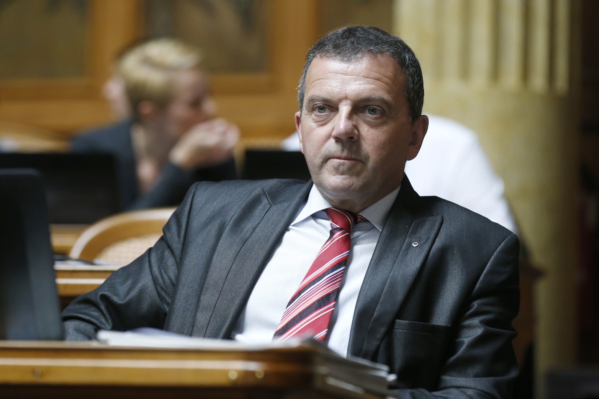 Walter Wobmann, SVP-SO, verfolgt die Fragestunde waehrend der Herbstsession der Eidgenoessischen Raete, am Montag, 26. September 2016, in Bern. (KEYSTONE/Peter Klaunzer)