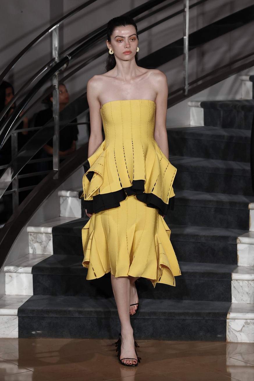 PROENZA SCHOULER Spring/Summer 2027 runway during New York Fashion Week on September 2026 - New York, USA 10/09/2026 PROENZA SCHOULER Spring/Summer 2027 runway during New York Fashion Week on Septembe ...