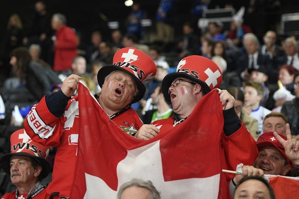 epa05953507 Swiss supporters during their Ice Hockey World Championship group B preliminary round match between Switzerland and France in Paris, France on Tuesday, May 9, 2017. EPA/HERVE RANCHIN