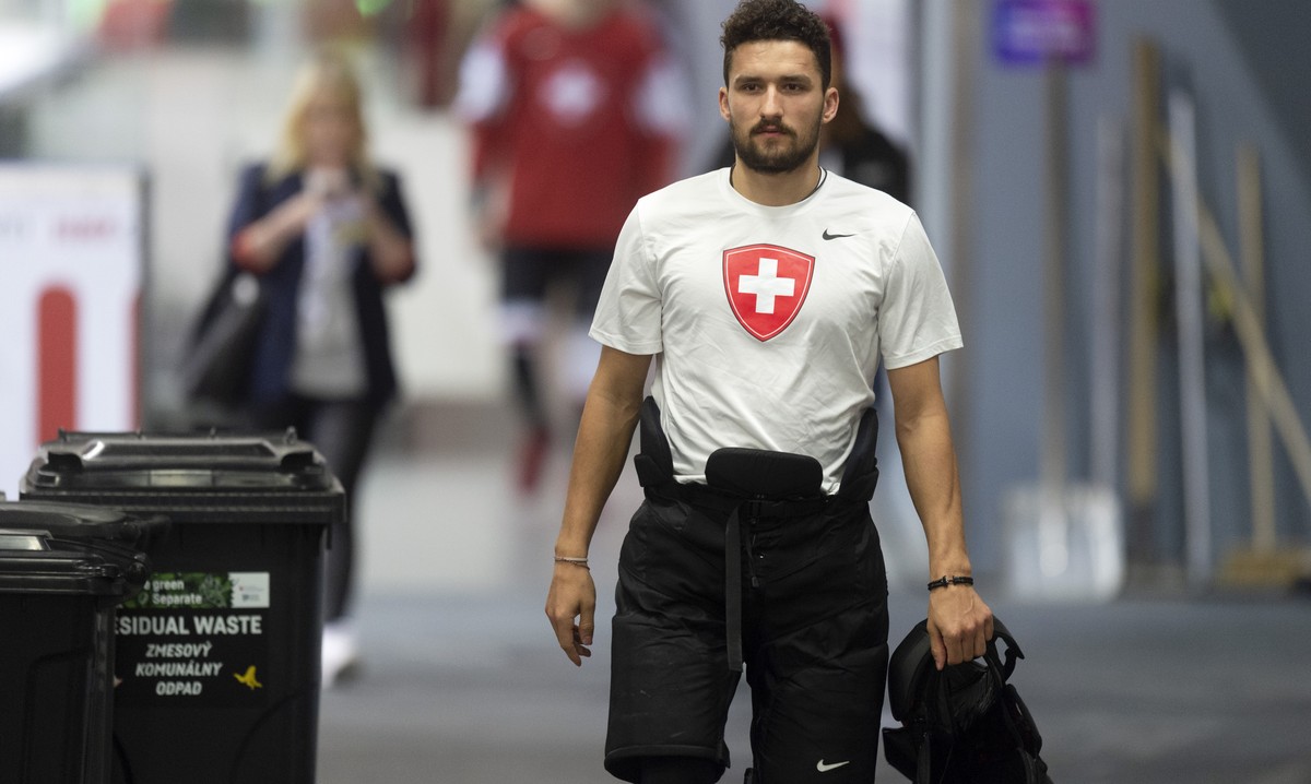 Switzerland's Vincent Praplan during a training session of the Swiss team at the IIHF 2019 World Ice Hockey Championships, at the Ondrej Nepela Arena in Bratislava, Slovakia, on Thursday, May 9,  ...