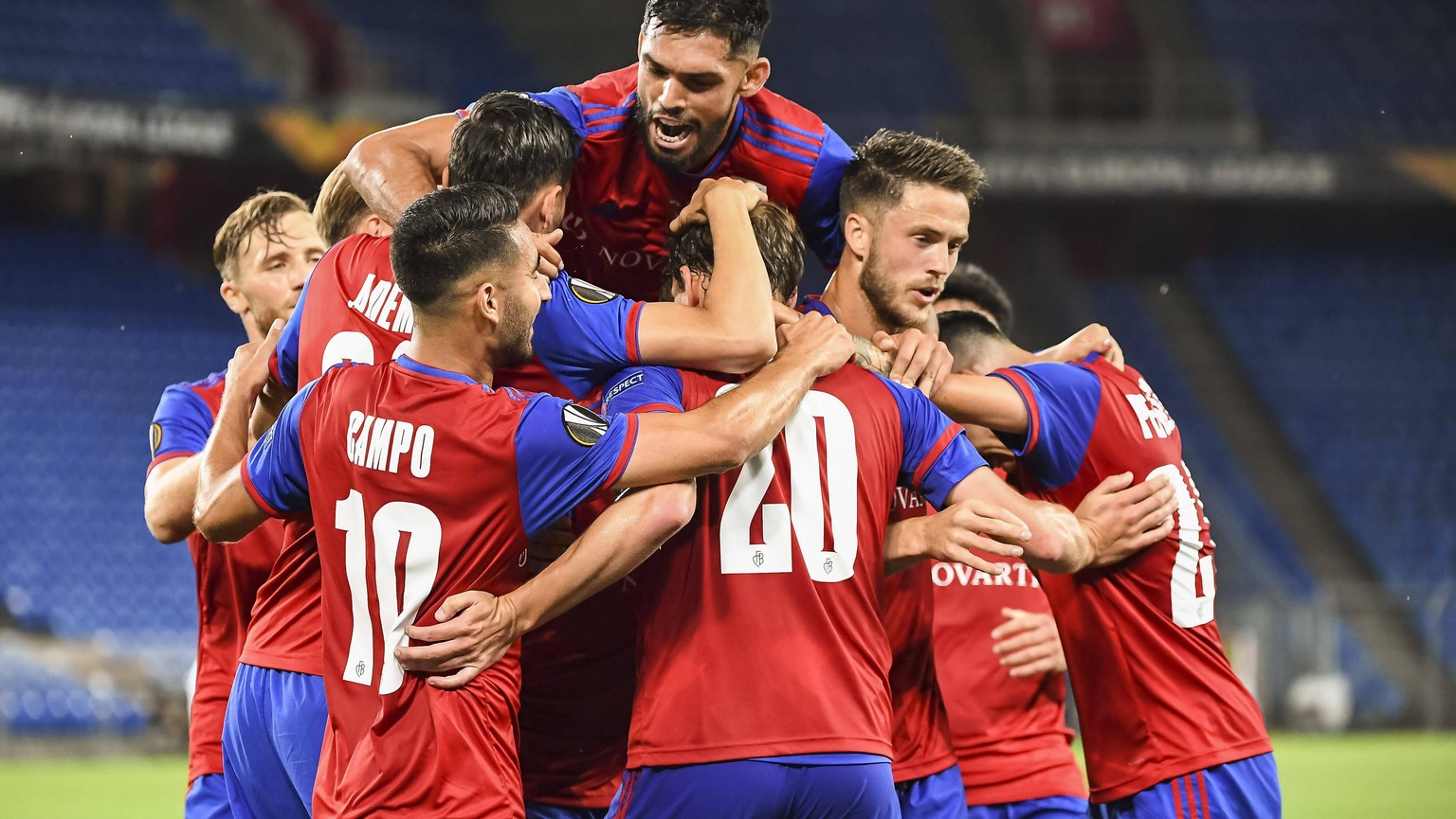 06.08.2020, xjhx, Fussball UEFA Europa League 1/8 Finale, FC Basel - Eintracht Frankfurt emspor, v.l. Torjubel, Goal celebration, celebrate the goal zum 1:0 durch Fabian Frei FC Basel Basel *** 06 08  ...