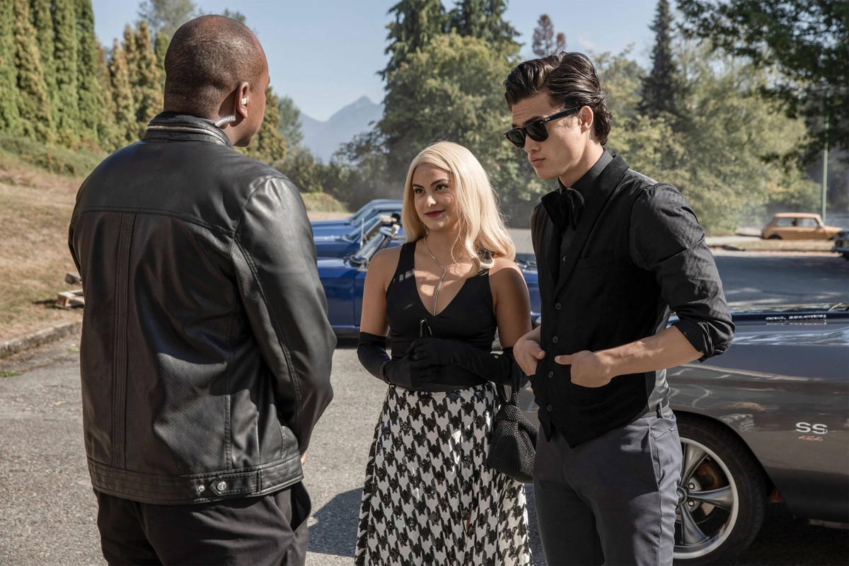 RIVERDALE, from left: Matthew Mandzij back to camera, Camila Mendes, Charles Melton, Chapter Forty: The Great Escape , Season 3, ep. 305, aired Nov. 14, 2018. photo: Jack Rowand / The CW / courtesy Ev ...