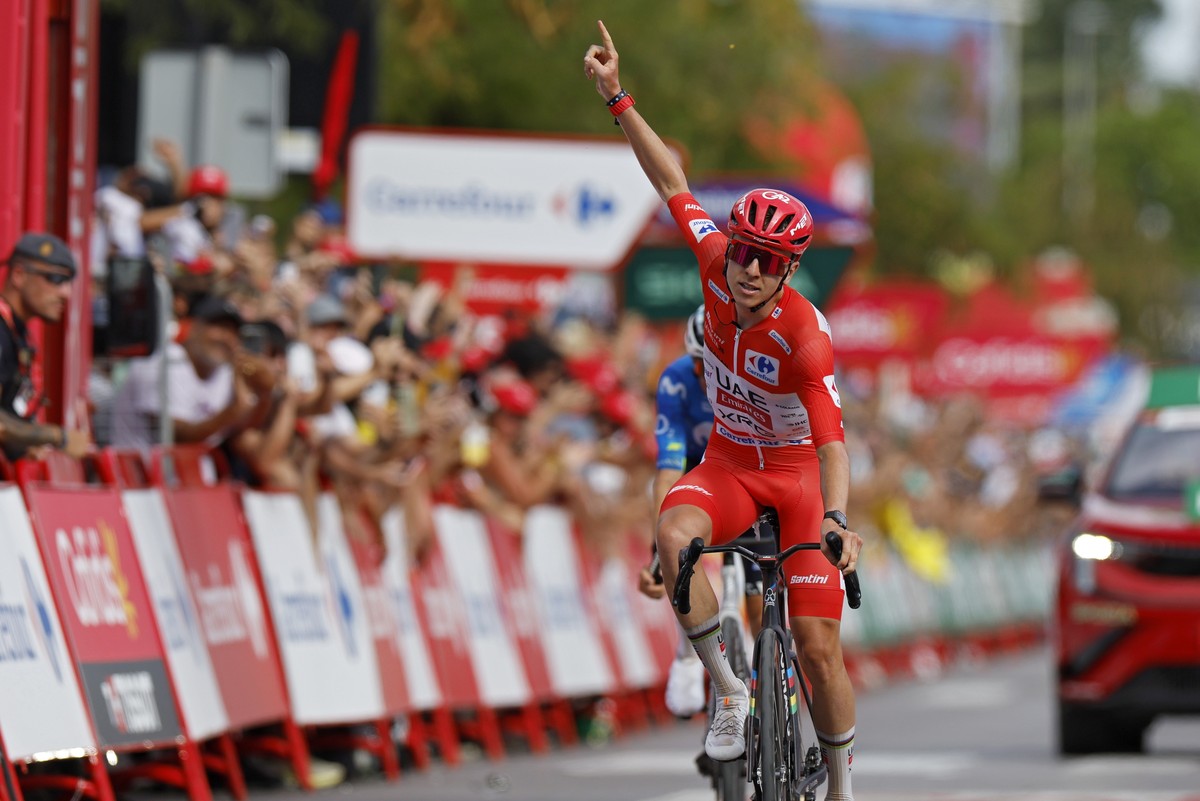 epa13194742 Slovenian rider Tadej Pogacar of team UAE Team Emirates XRG celebrates winning the 6th stage of the La Vuelta a Espana cycling tour, a race over 177.4km from Alcossebre to Castellon, Spain ...