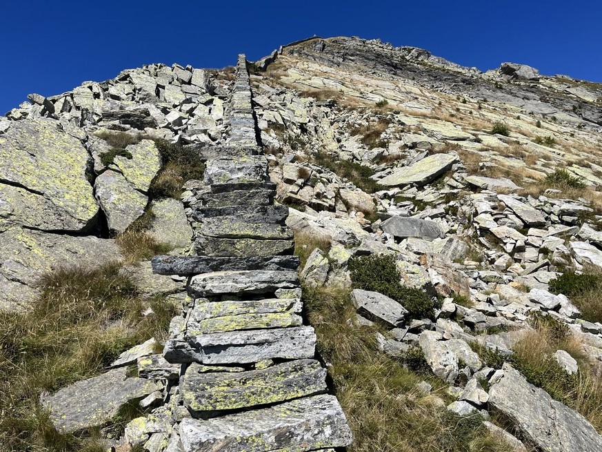 Rauszeit Treppen Pizzo Bombögn wandern Schweiz