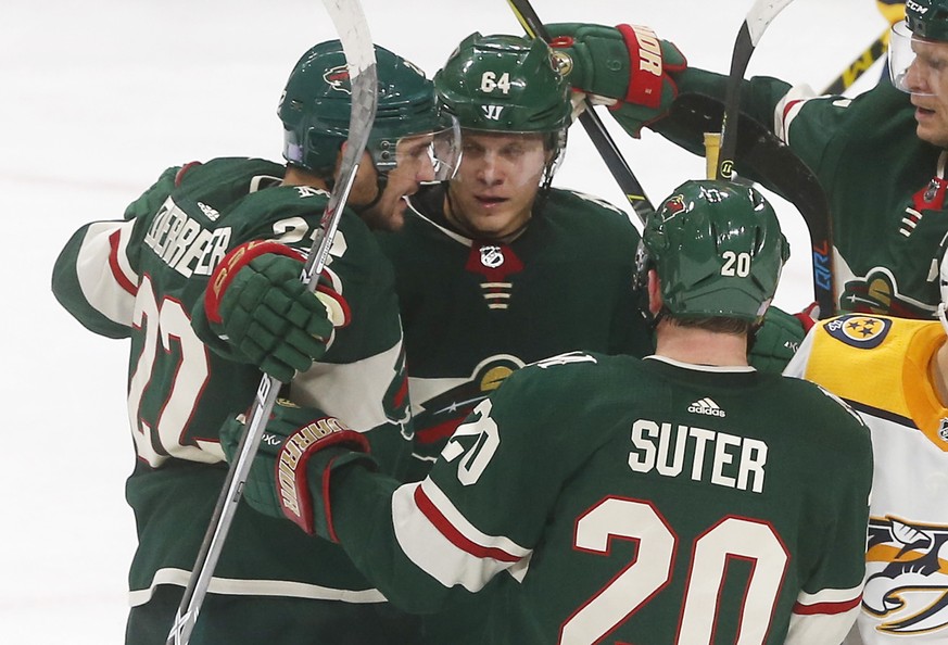 Minnesota Wild&#039;s Nino Niederreiter, left, of Switzerland, is congratulated by teammates after his power play goal off Nashville Predators goalie Pekka Rinne of Finland in the second period of an  ...