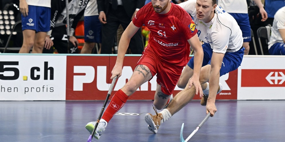 Jan Zaugg (vorne im Bild), Captain vor Floorball Köniz Bern. (Men's World Floorball Championships, 2022)