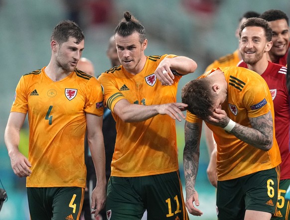 epa09277695 Gareth Bale (C) of Wales and teammates celebrate after winning the UEFA EURO 2020 group A preliminary round soccer match between Turkey and Wales in Baku, Azerbaijan, 16 June 2021. EPA/Dar ...