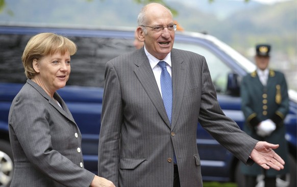 Germany&#039;s Federal Chancellor Angela Merkel, left, is greeted by Swiss Federal President Pascal Couchepin, during her first official visit to Switzerland, in Kehrsatz near Bern, Tuesday, April 29, ...