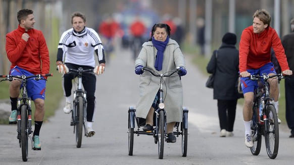 Basel&#039;s Markus Steinhoefer, goalkeeper Germano Vailati, Emine Yakin, mother of Basel&#039;s head coach Murat Yakin, and Basel&#039;s Radoslav Kovac, from left, arrive for a training session in th ...