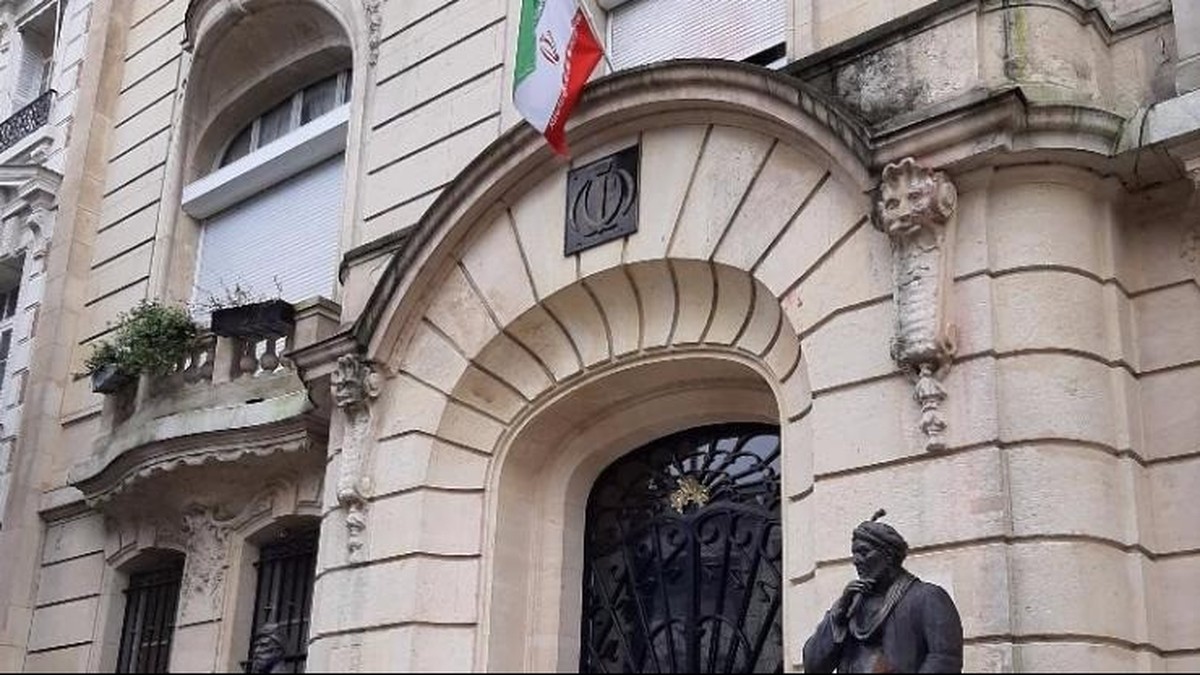 Un homme retranché au consulat d'Iran à Paris.