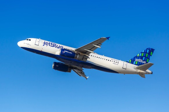 JetBlue Airbus A320 Flugzeug Flughafen Los Angeles in den USA Los Angeles, USA - 3. November 2022: Ein Airbus A320 Flugzeug der JetBlue mit dem Kennzeichen N579JB auf dem Flughafen Los Angeles LAX in  ...