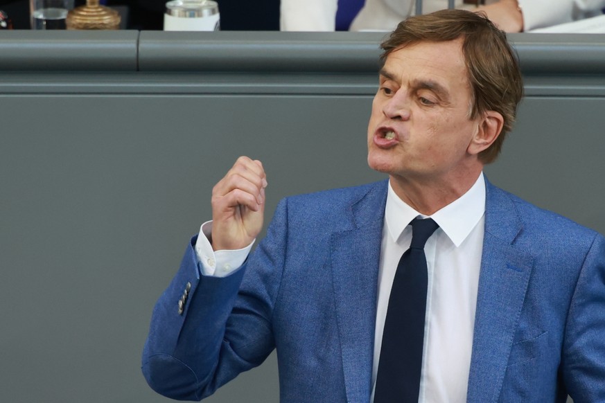 epa13257467 Alternative for Germany party (AfD) parliamentary group parliamentary manager in the German parliament Bundestag Bernd Baumann speaks on the order of the day prior to an interrogation of t ...