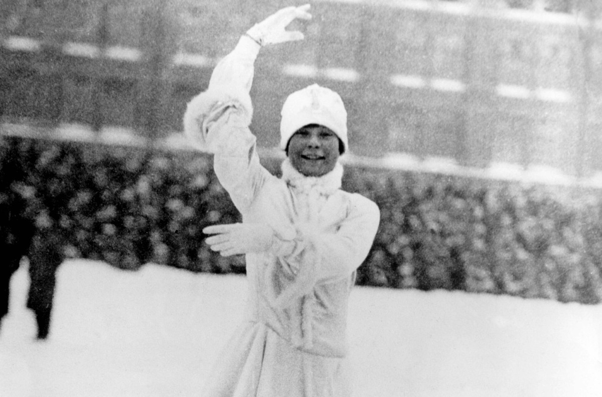 Bildnummer: 60002032 Datum: 01.01.1900 Copyright: imago/United Archives International
14 year old Sonja Henie wins the Womens Figure Skating Championships in Oslo. 1927, Olympia, Olympiade, Olympisch ...