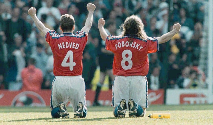 Czech players Pavel Nedved (L) and Karel Poborsky (R) celebrate their penalty shoot-out victory over France in the European soccer championchips semi-final at Old Trafford 26 June. The Czech Republic  ...