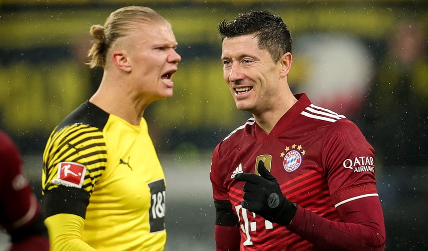 epaselect epa09621733 Bayern's Robert Lewandowski (R) and Dortmund's Erling Haaland (L) react during the German Bundesliga soccer match between Borussia Dortmund and FC Bayern Muenchen in Do ...