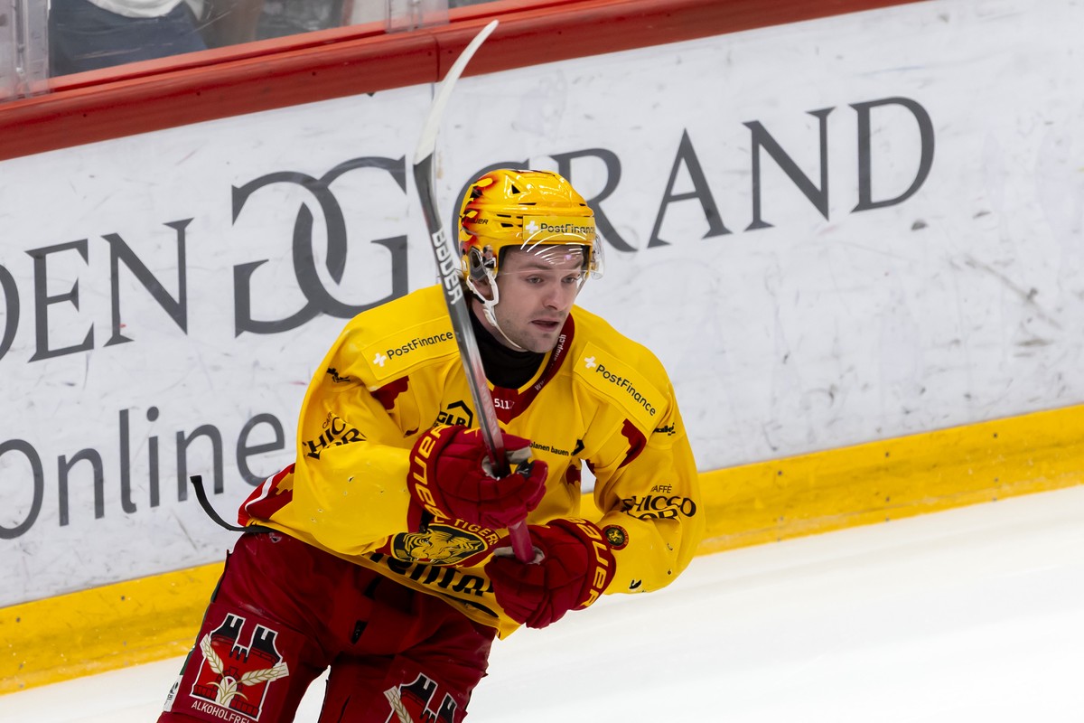 PostFinance Top Scorer Dario Rohrbach (SCL) in action, during the seventh leg of the National League Swiss Championship quarter final playoff game between Lausanne HC, LHC, and SCL Tigers, SCL, at the ...
